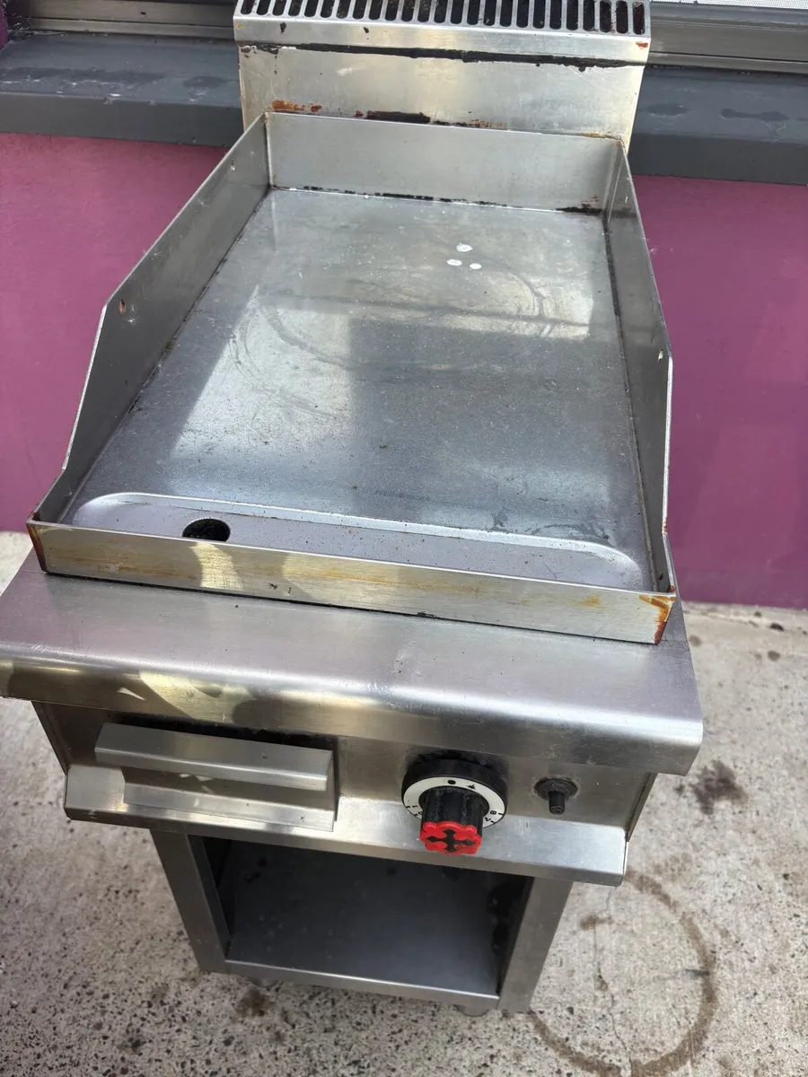 Small gas flat top griddle - Image 2