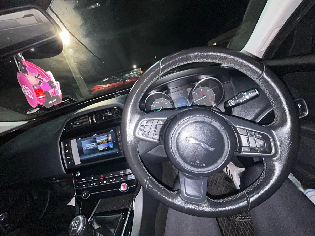 161 Jaguar xe - Image 3