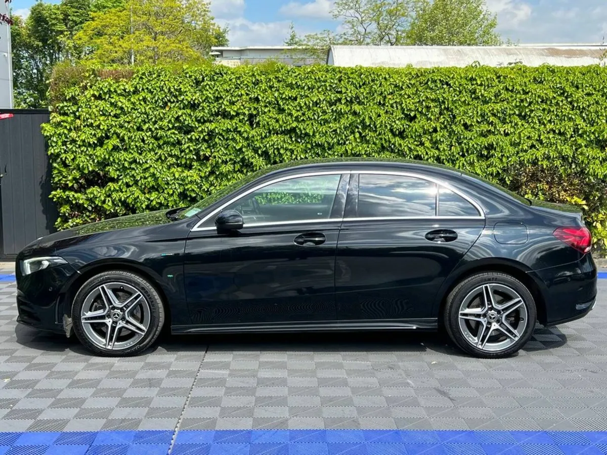 Mercedes-Benz A-Class A250e AMG-LINE EXECUTIVE 1.3 - Image 3