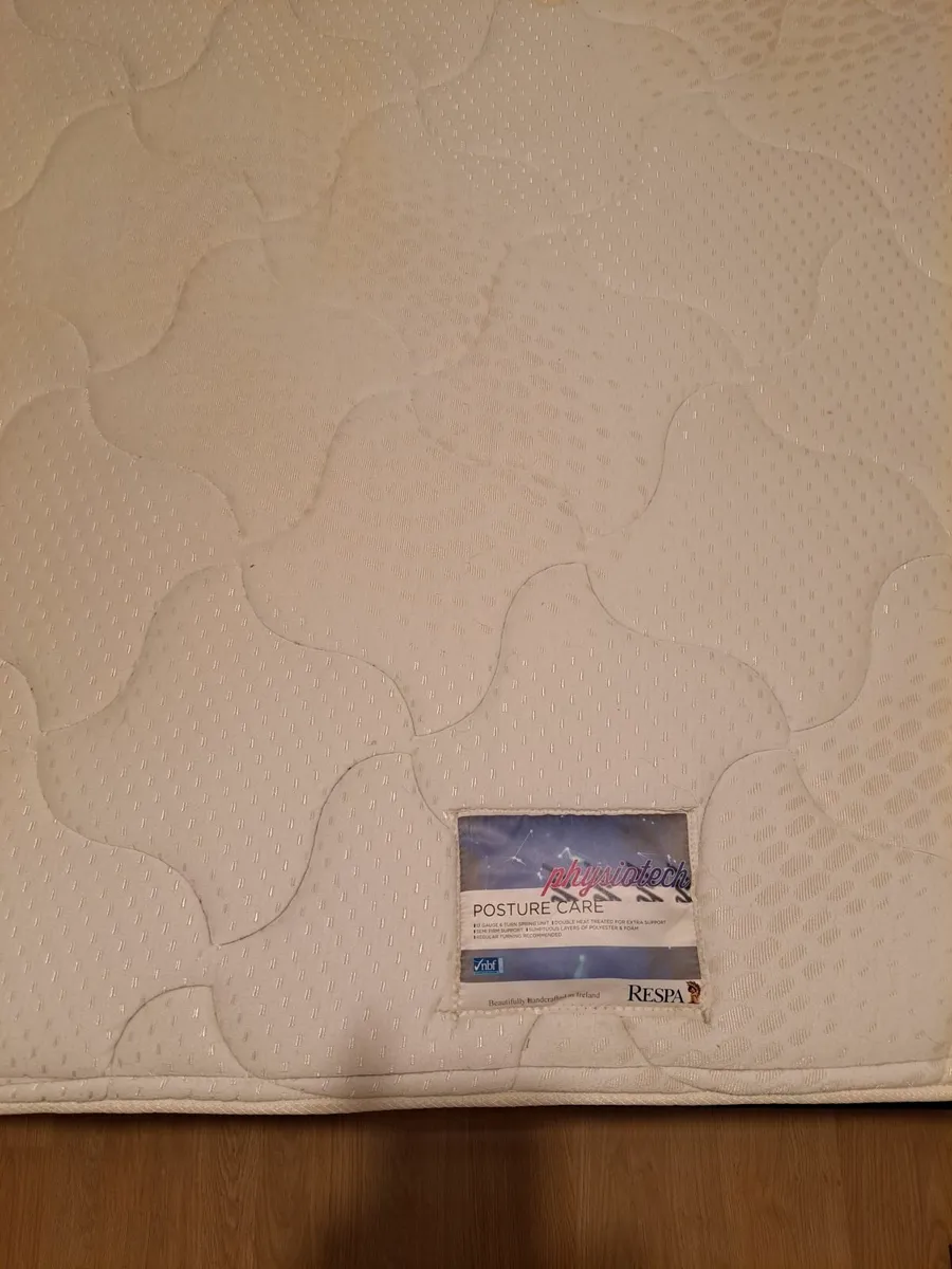 Bed frame with mattress - Image 2