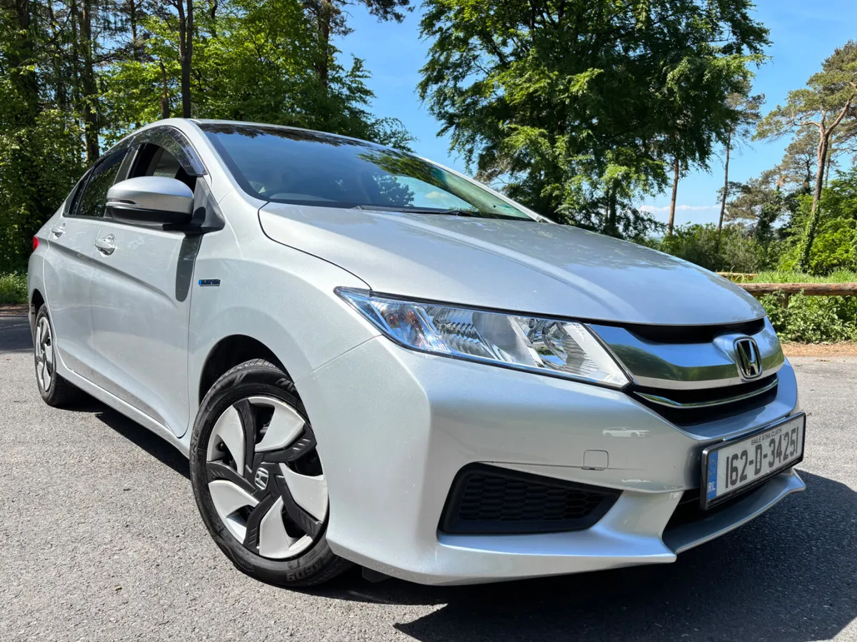 2016 Honda Grace  Petrol Hybrid only 62,000km - Image 1