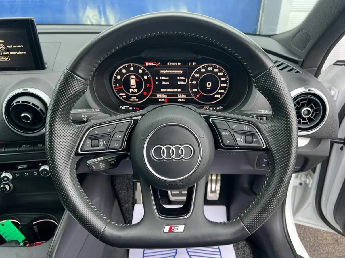 Audi A3 S-LINE 1.4 TFSI AUTO // VERY LOW MILEAGE / - Image 4