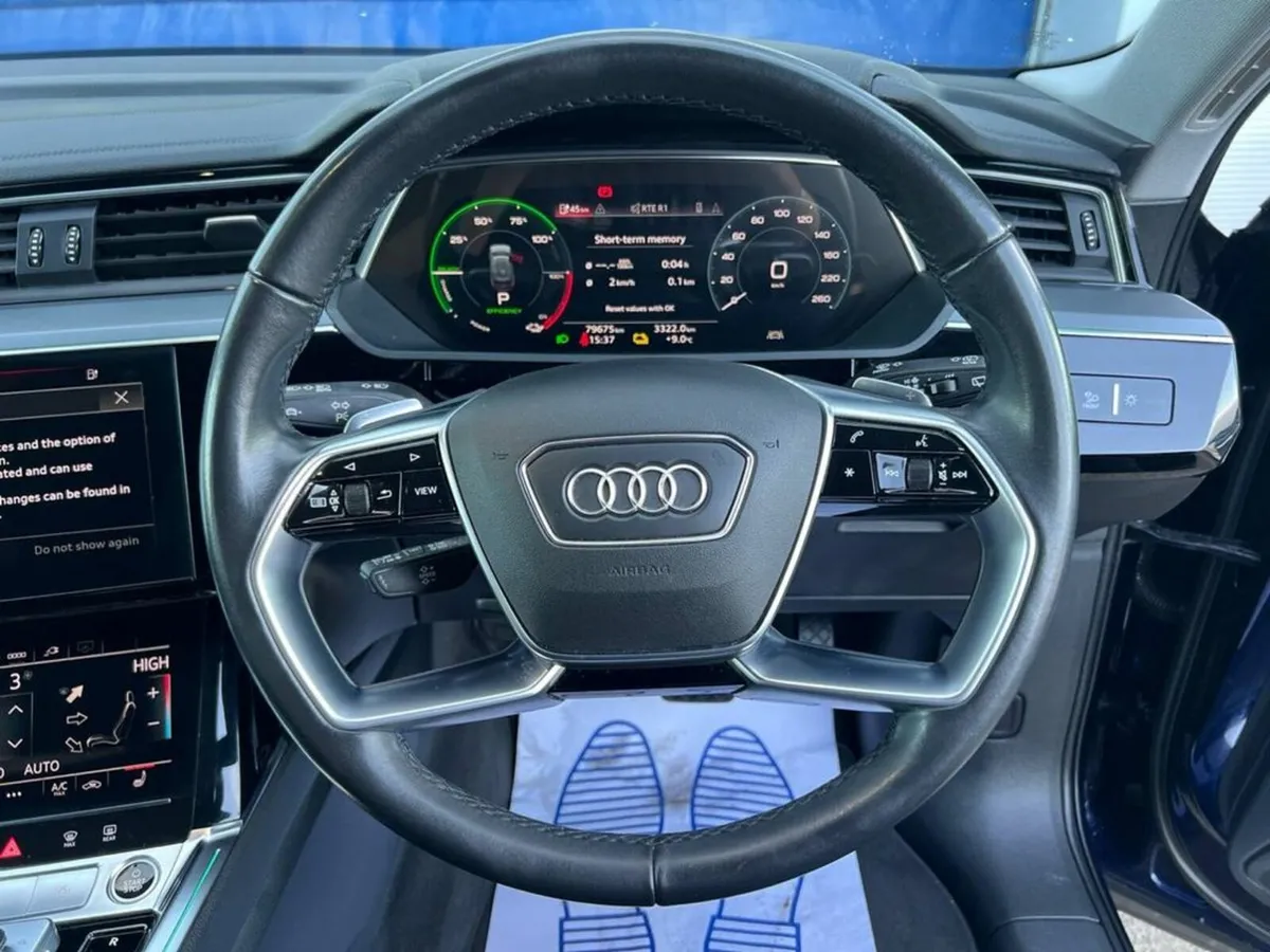 Audi e-tron 55 SPORT AUTO // LEATHER HEATED & POWE - Image 4
