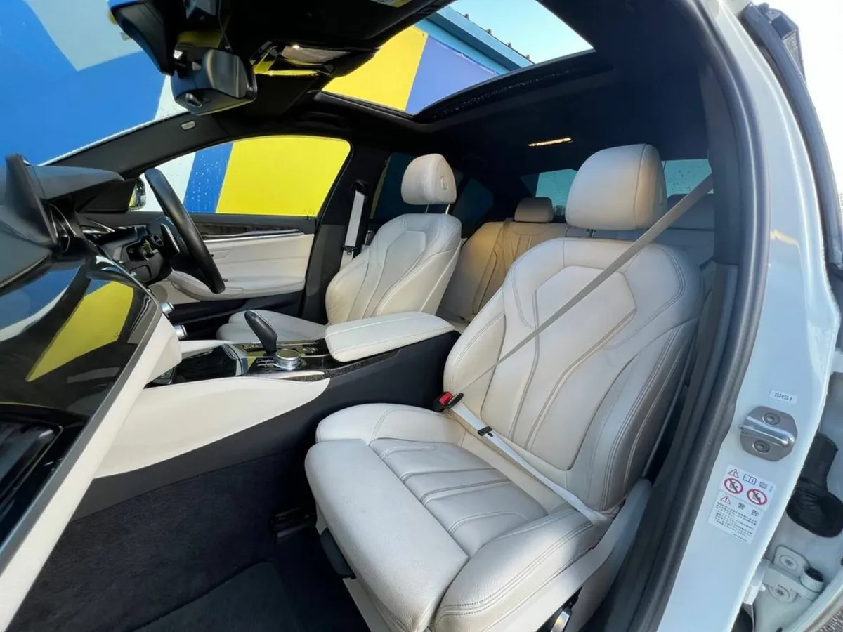 BMW 5-Series 523d M-SPORT 2.0 AUTO ** HUGE SPEC ** - Image 2