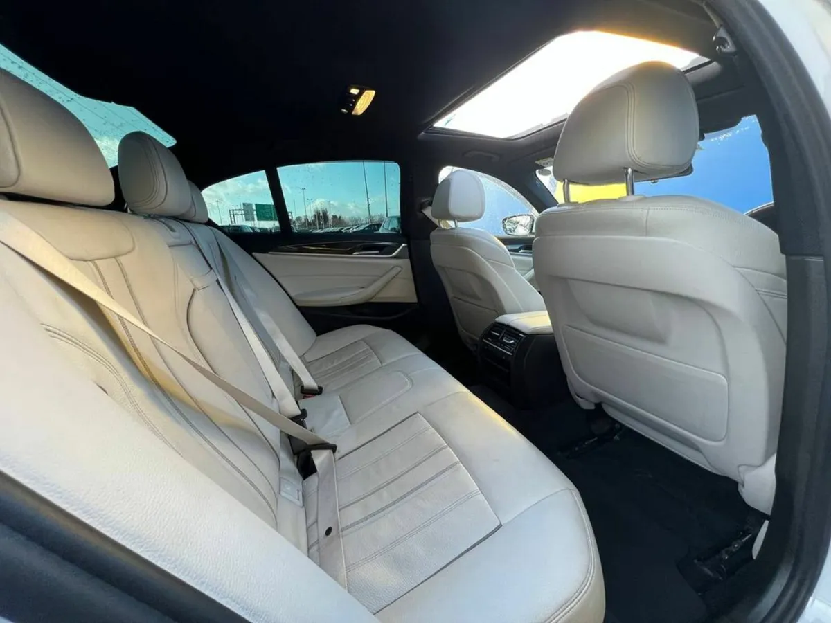 BMW 5-Series 523d M-SPORT 2.0 AUTO ** HUGE SPEC ** - Image 4