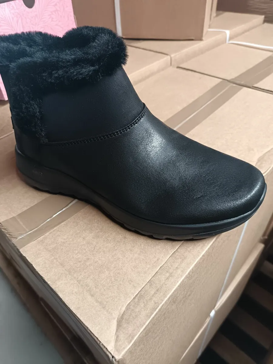 Sketchers boots - Image 1