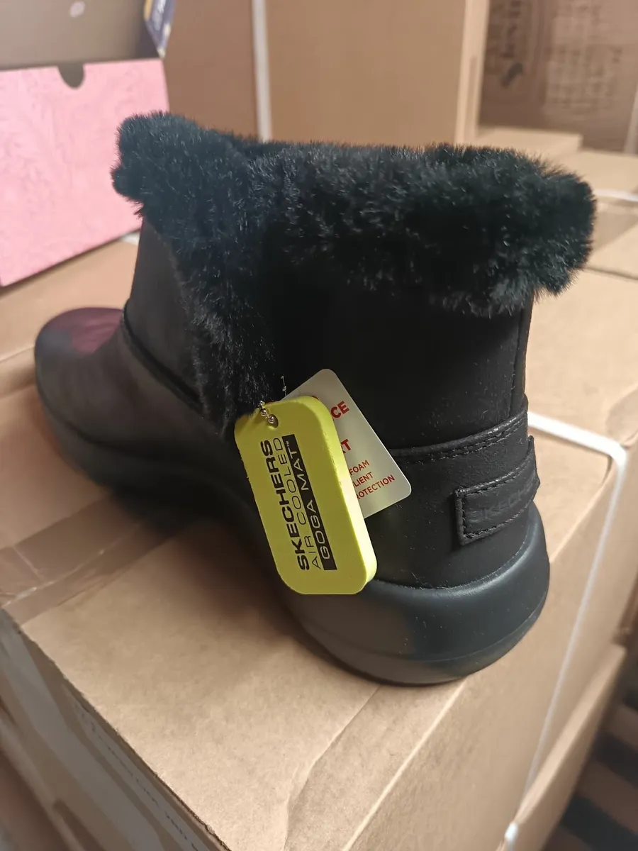 Sketchers boots - Image 2