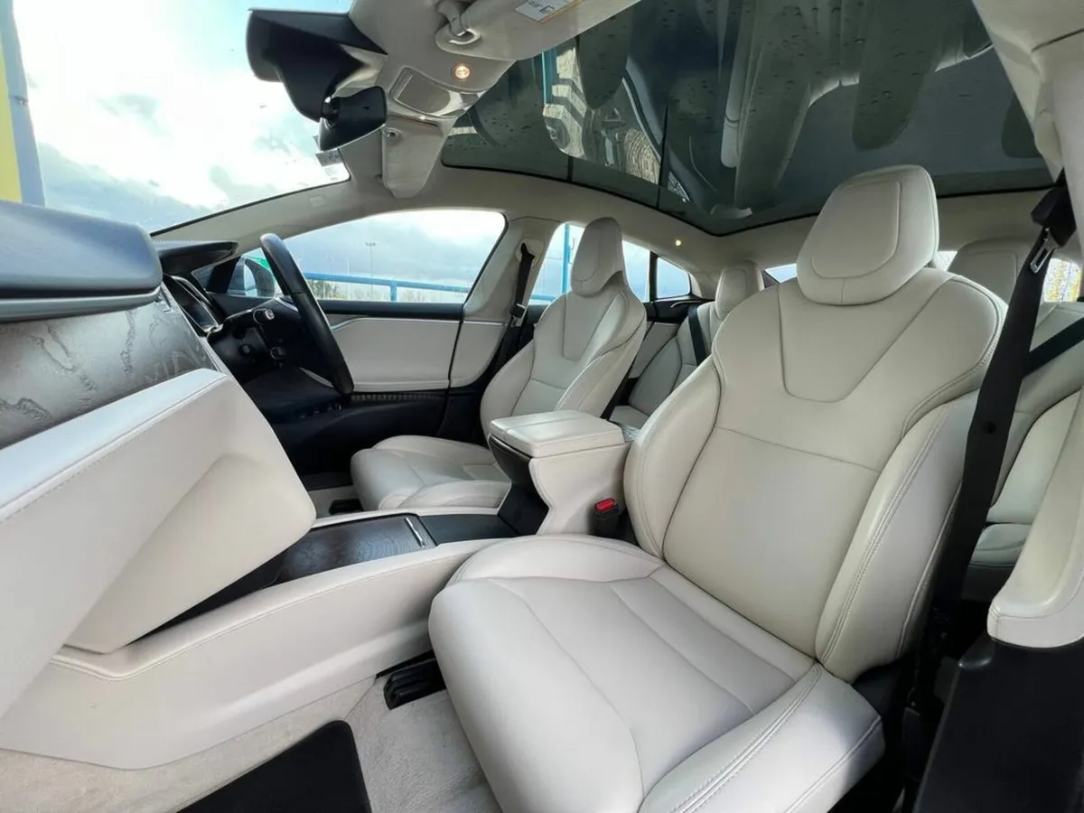 Tesla Model S 75 // PANORAMIC SUNROOF // 19" MULTI - Image 2