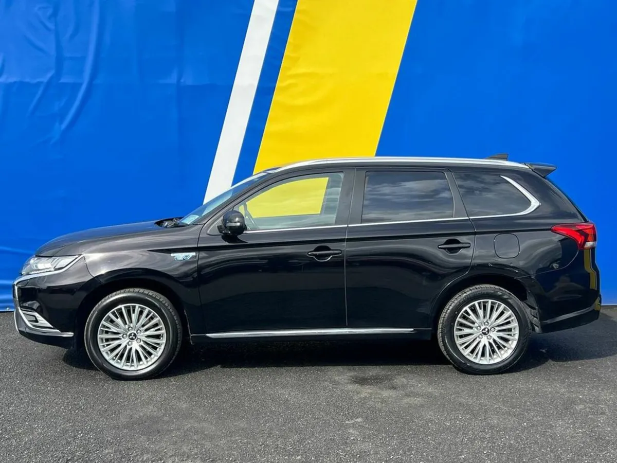 Mitsubishi Outlander 2.4 4H PLUG-IN HYBRID AUTO // - Image 3