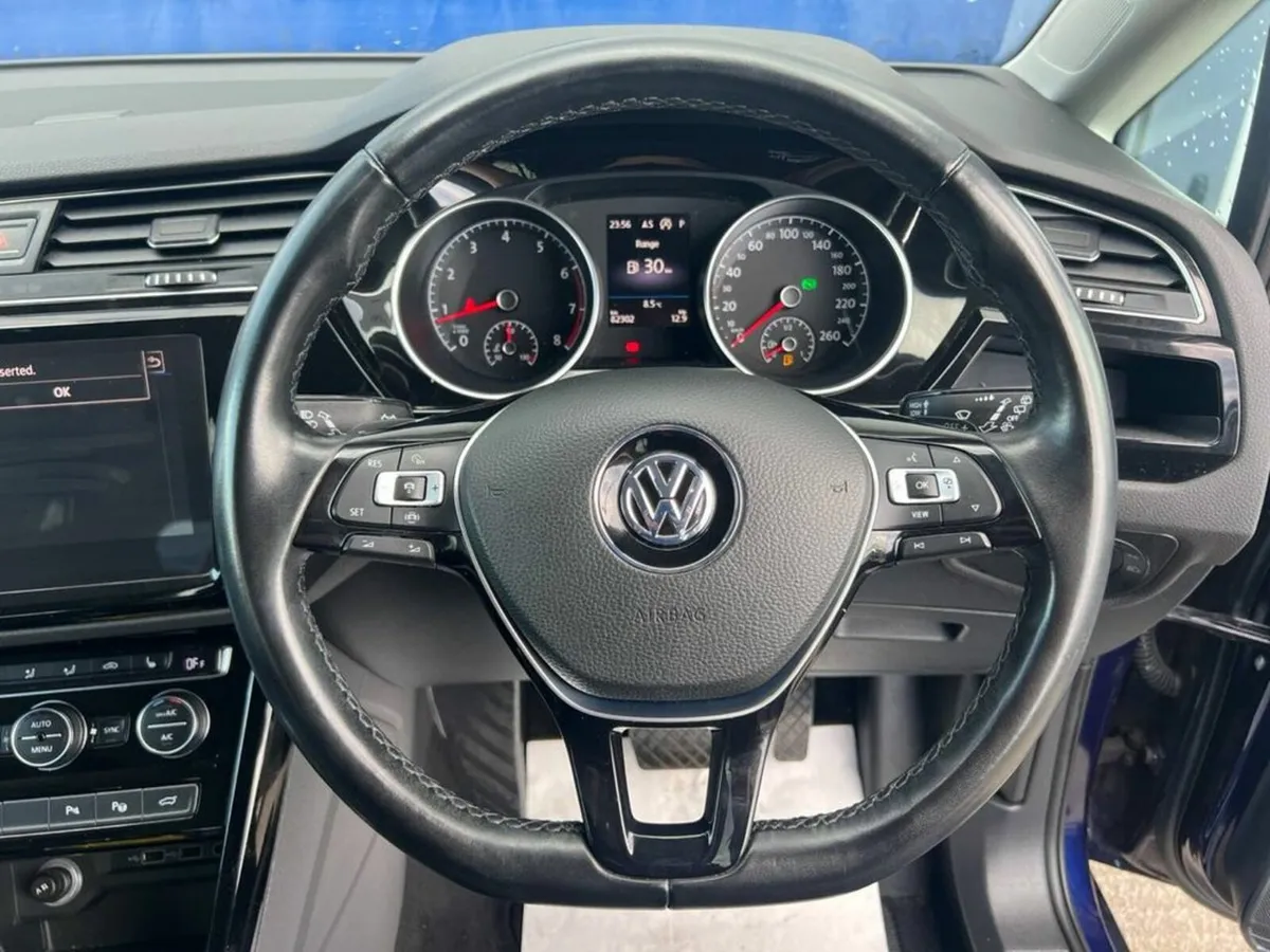 Volkswagen Touran HIGHLINE 1.4 TSI 7-SEATER AUTO / - Image 4