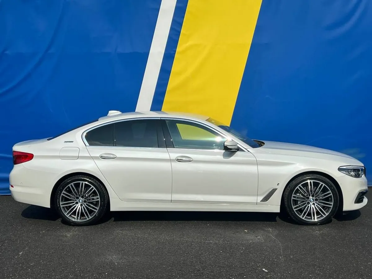BMW 5-Series 530e LUXURY-LINE 2.0 HYBRID AUTO // M - Image 2