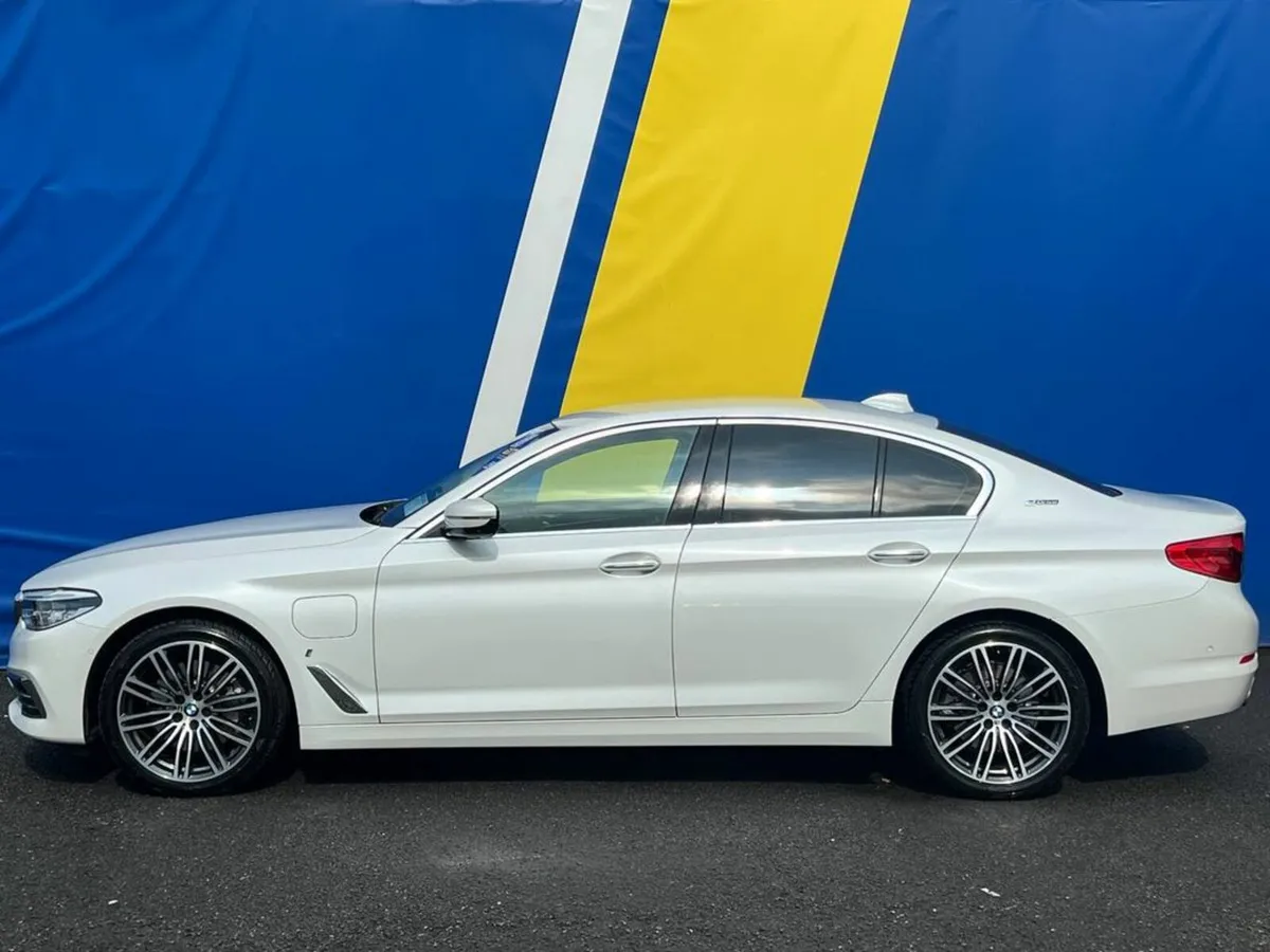 BMW 5-Series 530e LUXURY-LINE 2.0 HYBRID AUTO // M - Image 3