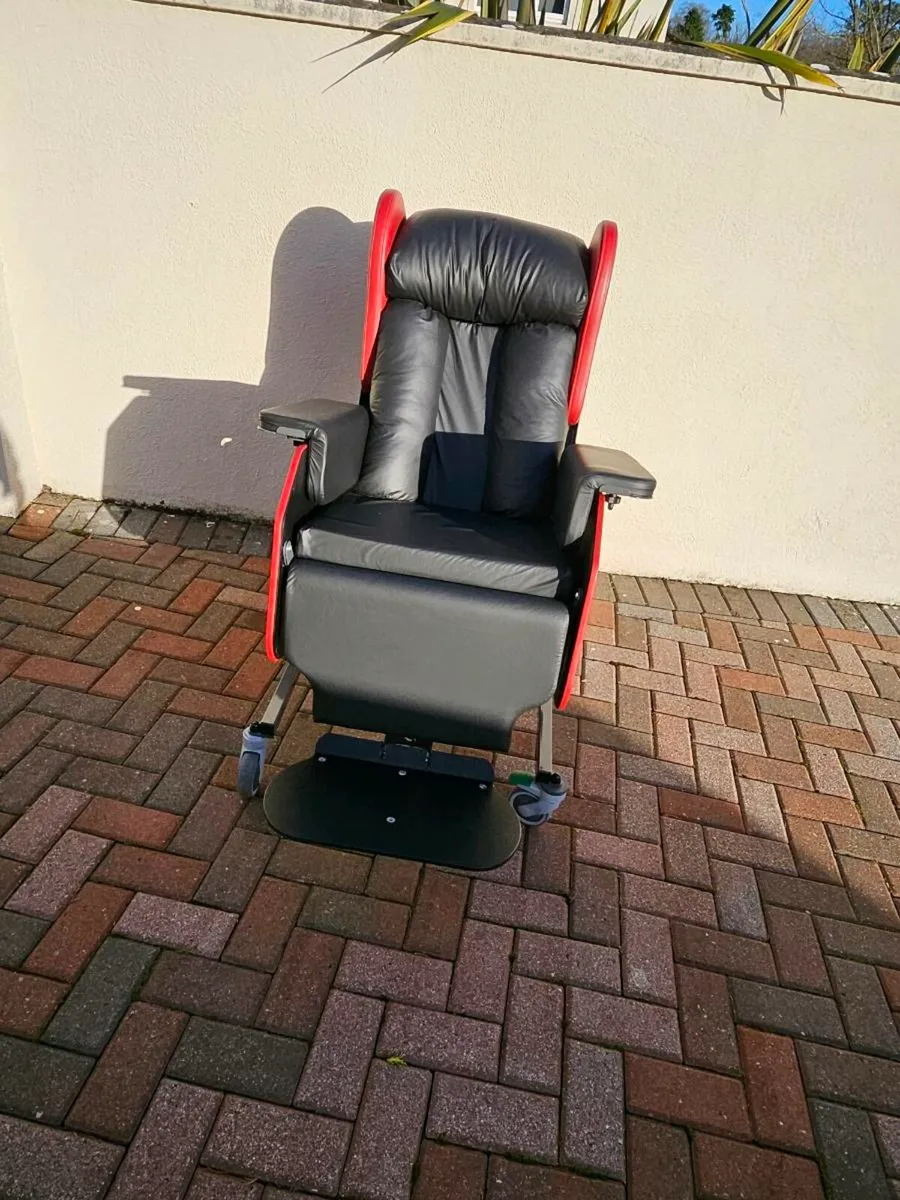 Therapeutic wheelchair - Image 2