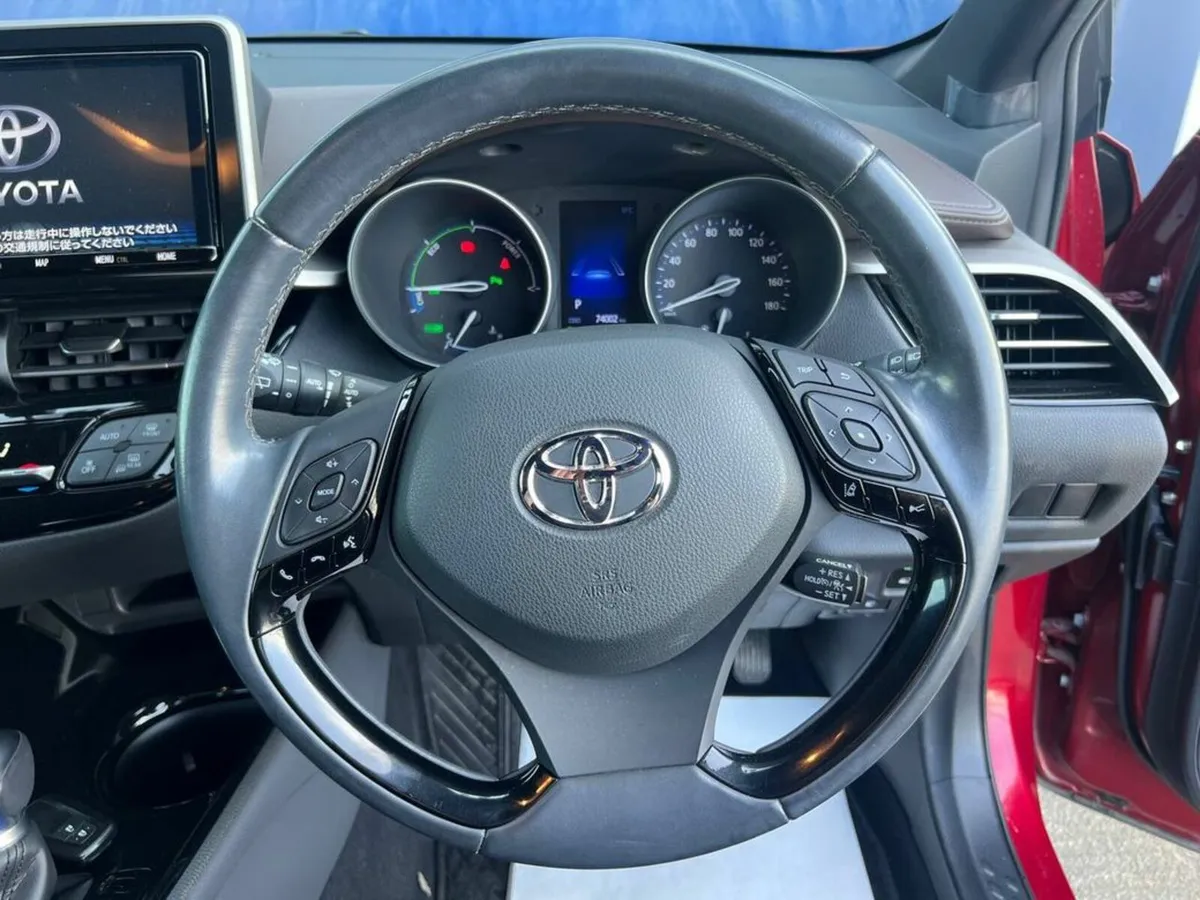 Toyota C-HR 1.8 HYBRID AUTO // FULL SERVICE HISTOR - Image 4
