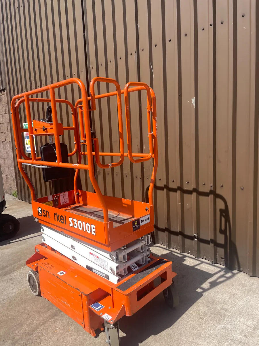 2018 Snorkel S3010E Electric Scissor Lift - Image 3