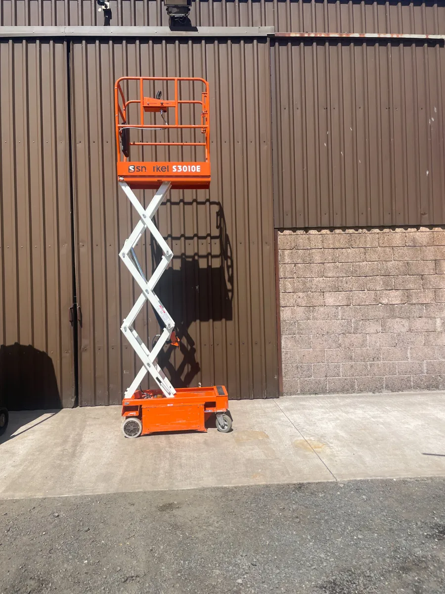 2018 Snorkel S3010E Electric Scissor Lift - Image 1