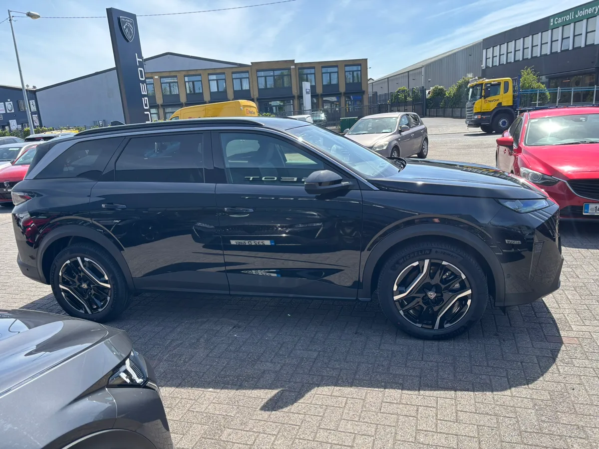 New Peugeot 5008 eAllure - Image 2