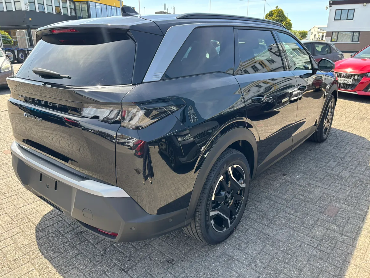 New Peugeot 5008 eAllure - Image 3