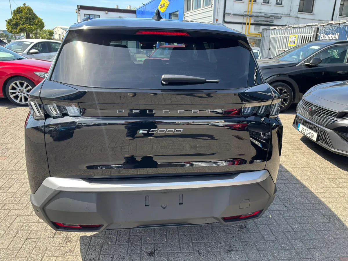 New Peugeot 5008 eAllure - Image 4