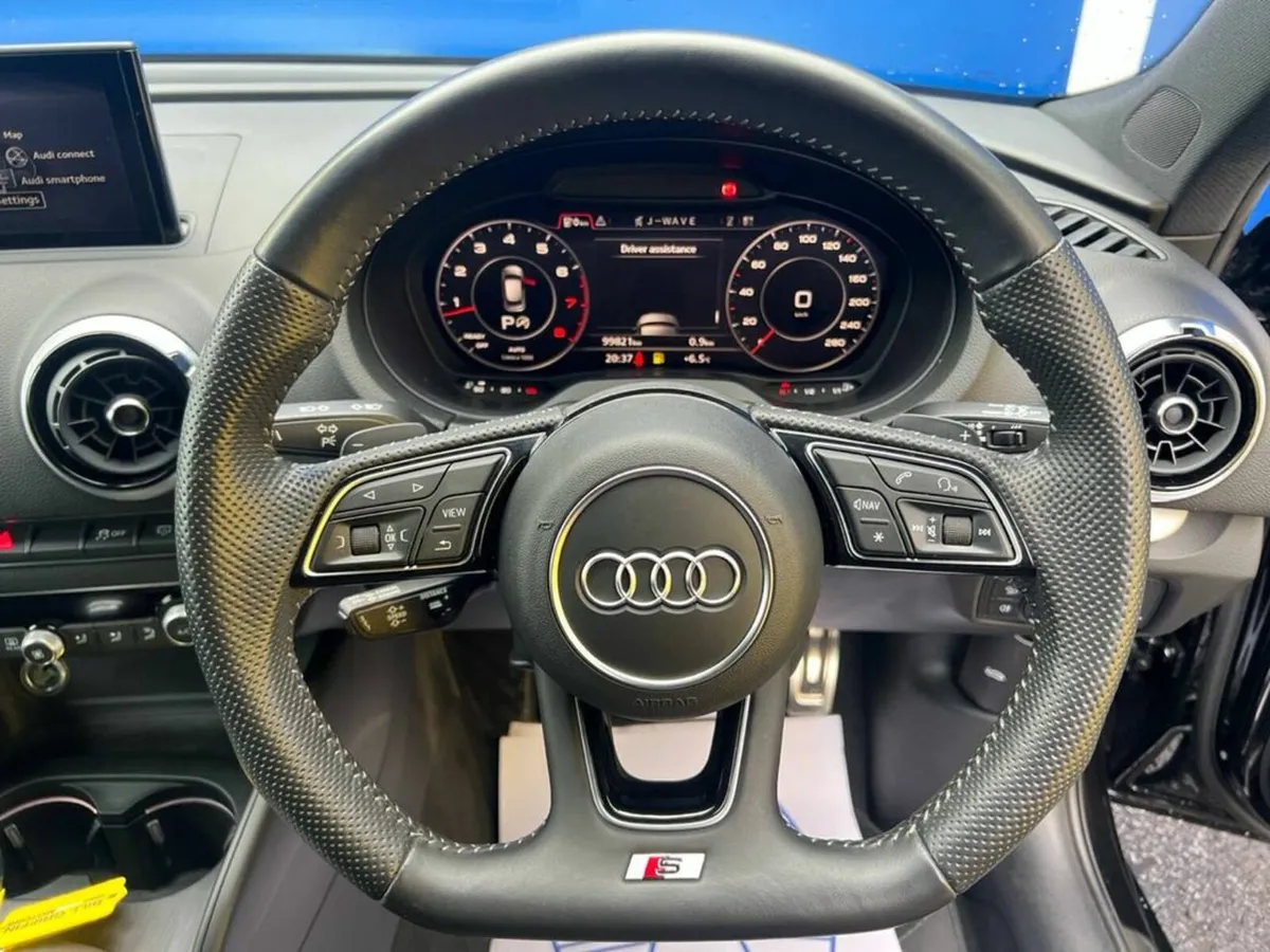 Audi A3 S-LINE BLACK STYLING 1.4 TFSI AUTO // SERV - Image 4