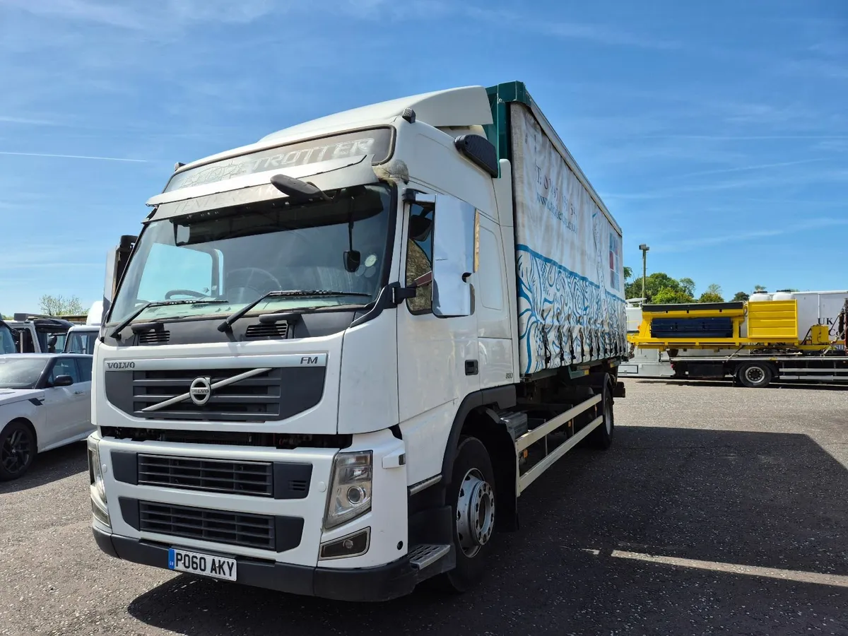 2010 Volvo FM 330 Globetrotter i-shift - Image 2