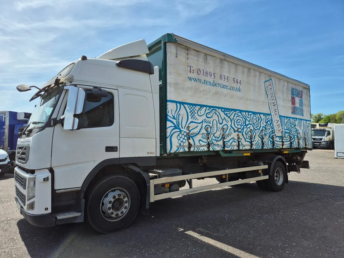 2010 Volvo FM 330 Globetrotter i-shift - Image 4