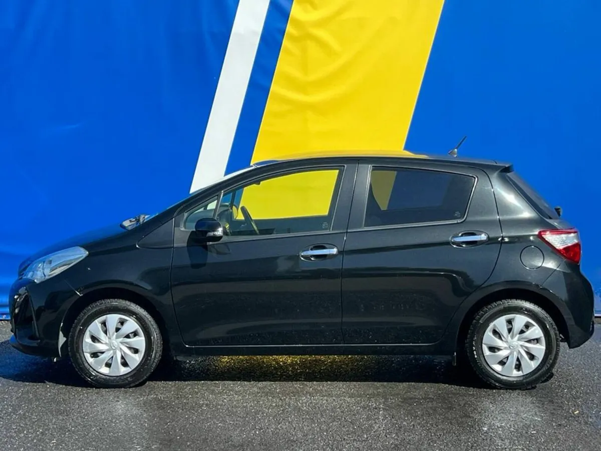 Toyota Yaris 1.0 VVT-I AUTO // MULTIMEDIA DISPLAY - Image 3