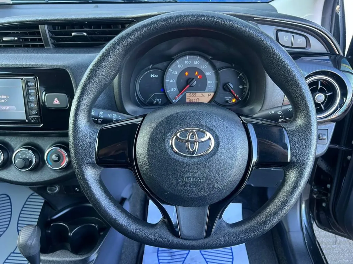 Toyota Yaris 1.0 VVT-I AUTO // MULTIMEDIA DISPLAY - Image 4