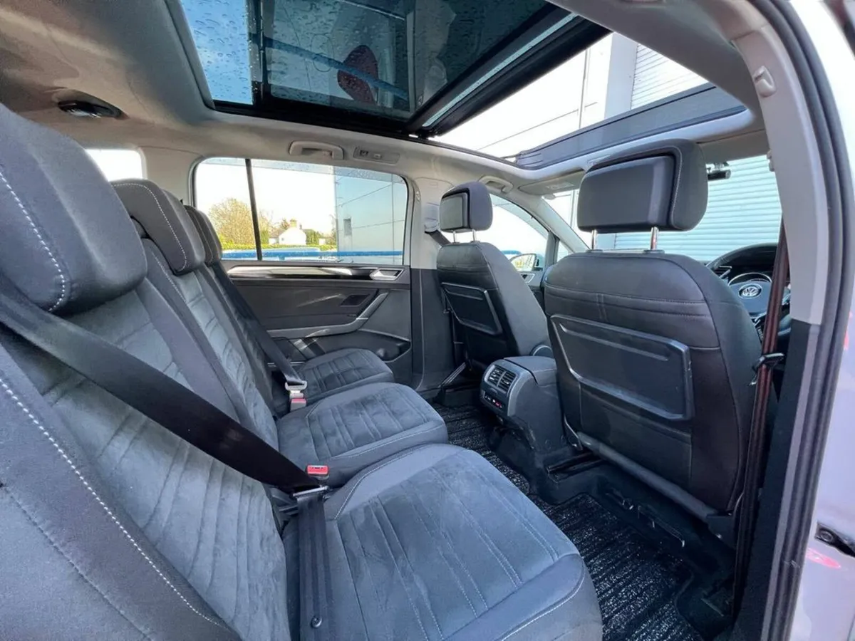Volkswagen Touran HIGHLINE 1.4 TSI 7-SEATER AUTO / - Image 4