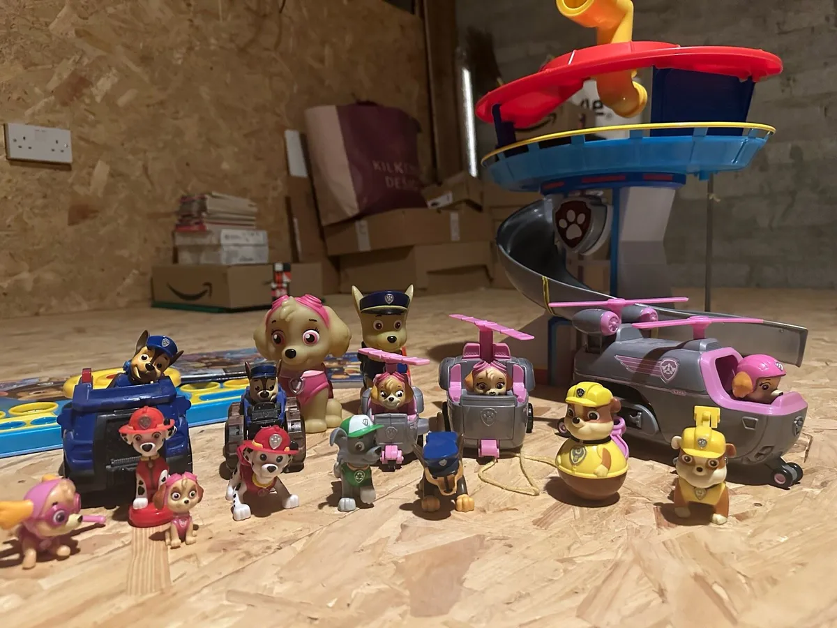 Paw patrol tower, vehicles, figures and books - Image 2