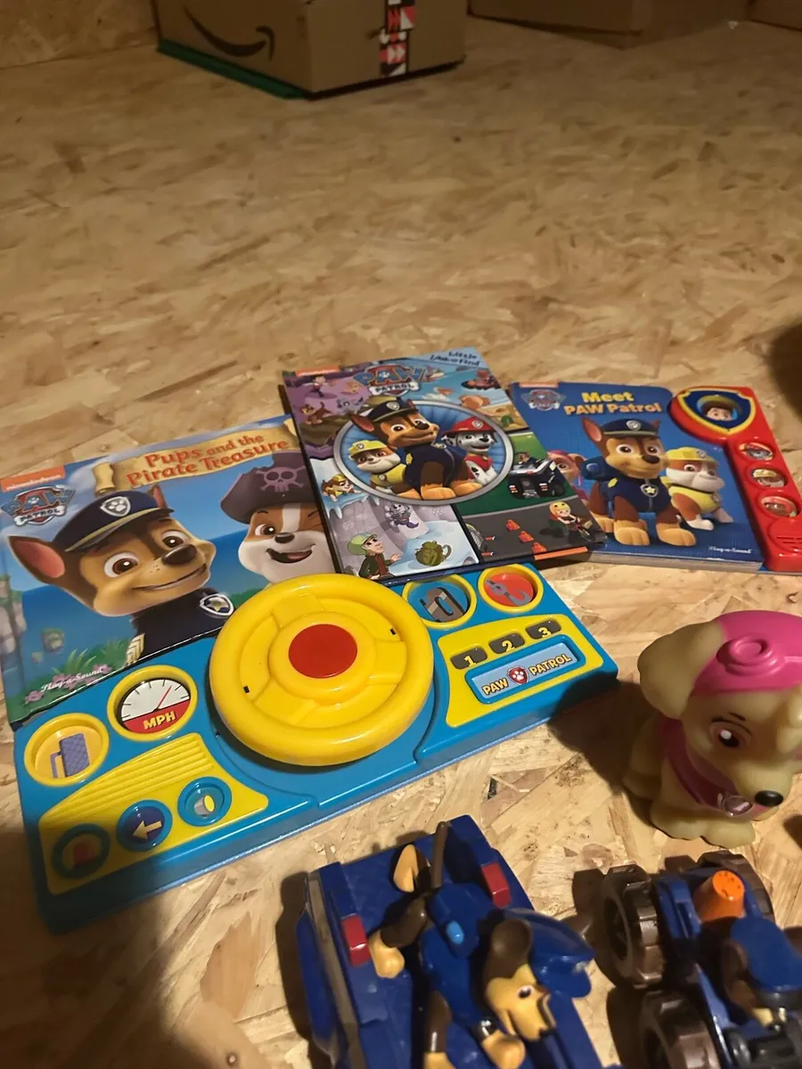 Paw patrol tower, vehicles, figures and books - Image 3