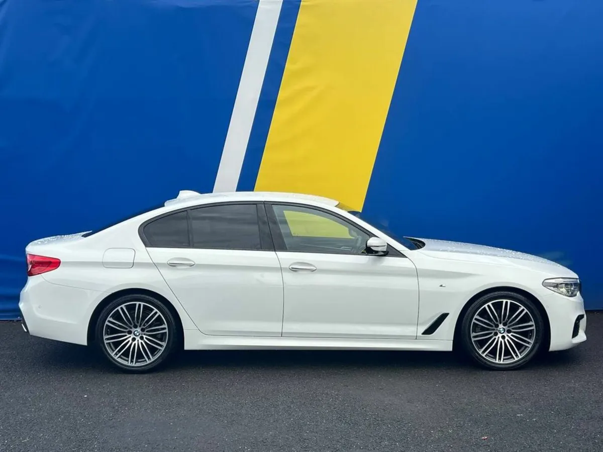 BMW 5-Series 523d M-SPORT 2.0 AUTO // HEADS-UP DIS - Image 2