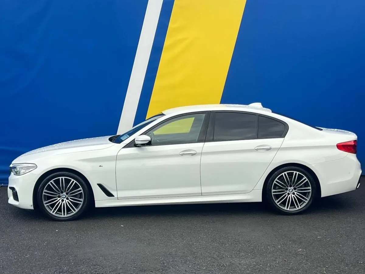 BMW 5-Series 523d M-SPORT 2.0 AUTO // HEADS-UP DIS - Image 3