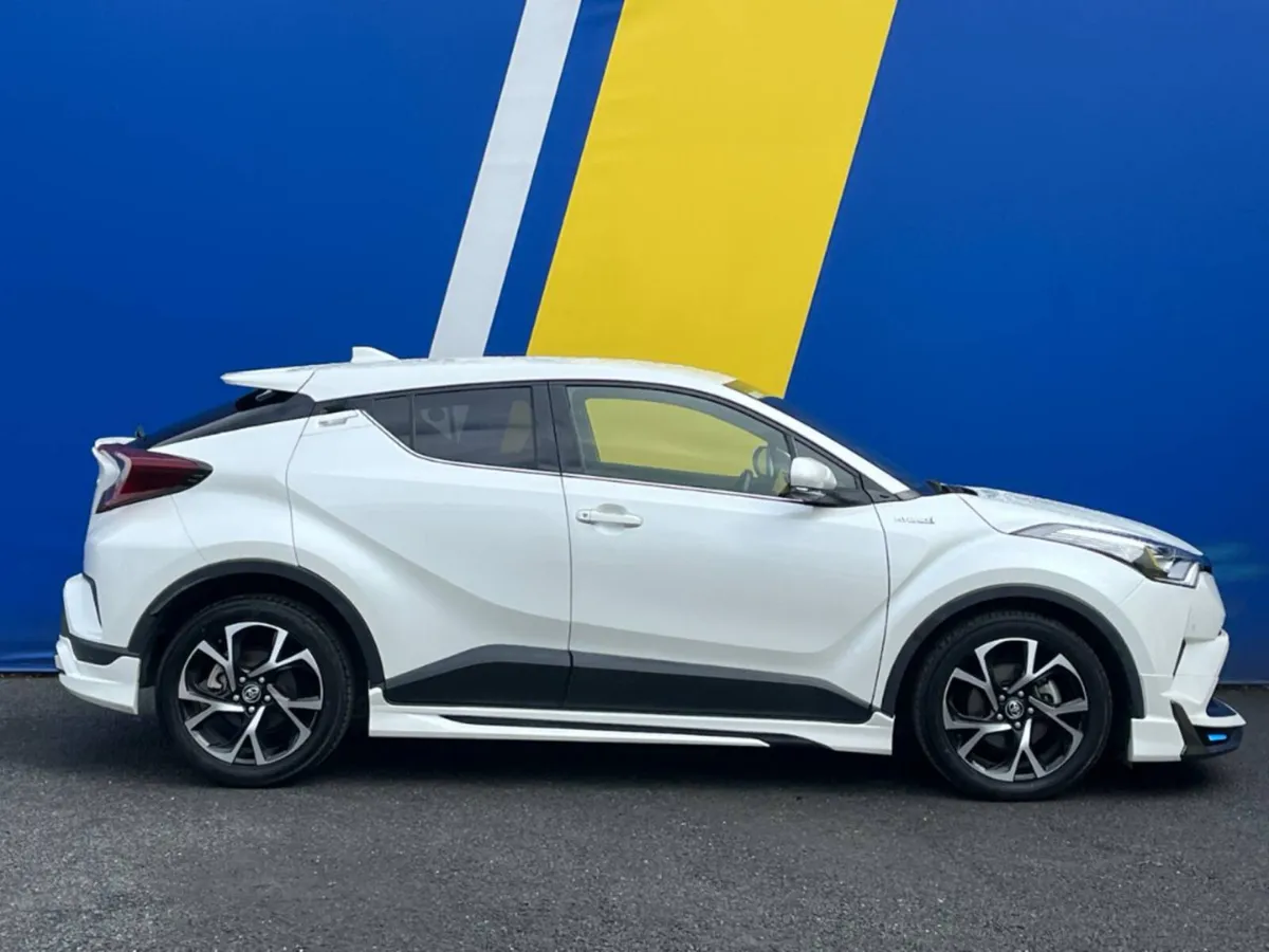 Toyota C-HR G-PACKAGE 1.8 HYBRID ** HUGE SPEC **// - Image 2