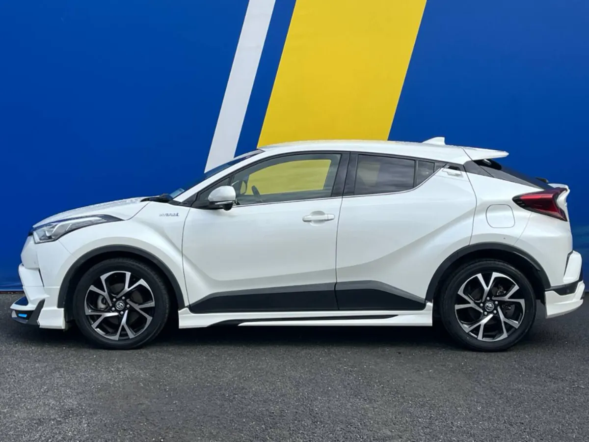 Toyota C-HR G-PACKAGE 1.8 HYBRID ** HUGE SPEC **// - Image 3
