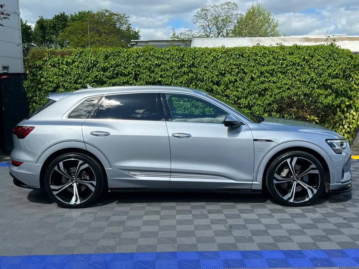 Audi e-tron QUATTRO TECHNIK RS-PERFORMANCE PACK // - Image 2