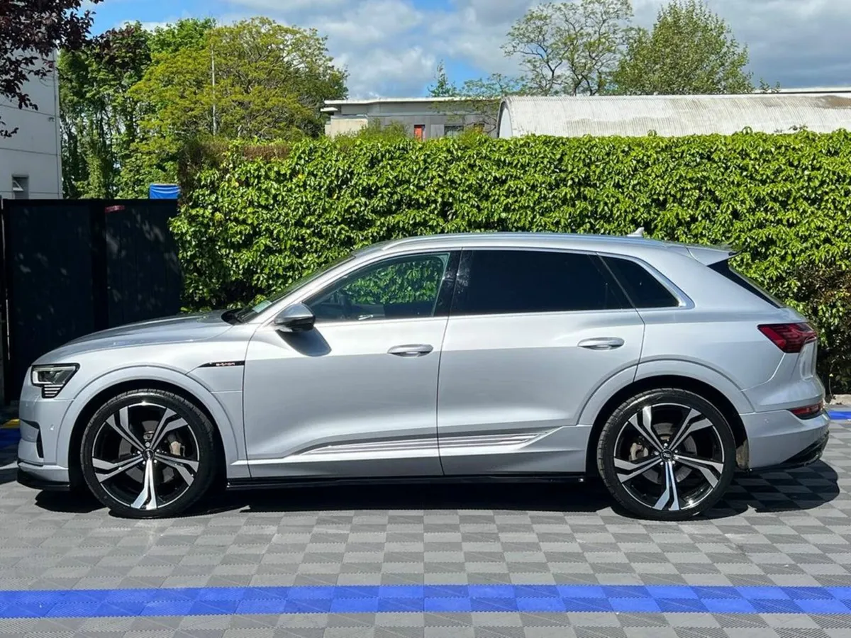 Audi e-tron QUATTRO TECHNIK RS-PERFORMANCE PACK // - Image 3