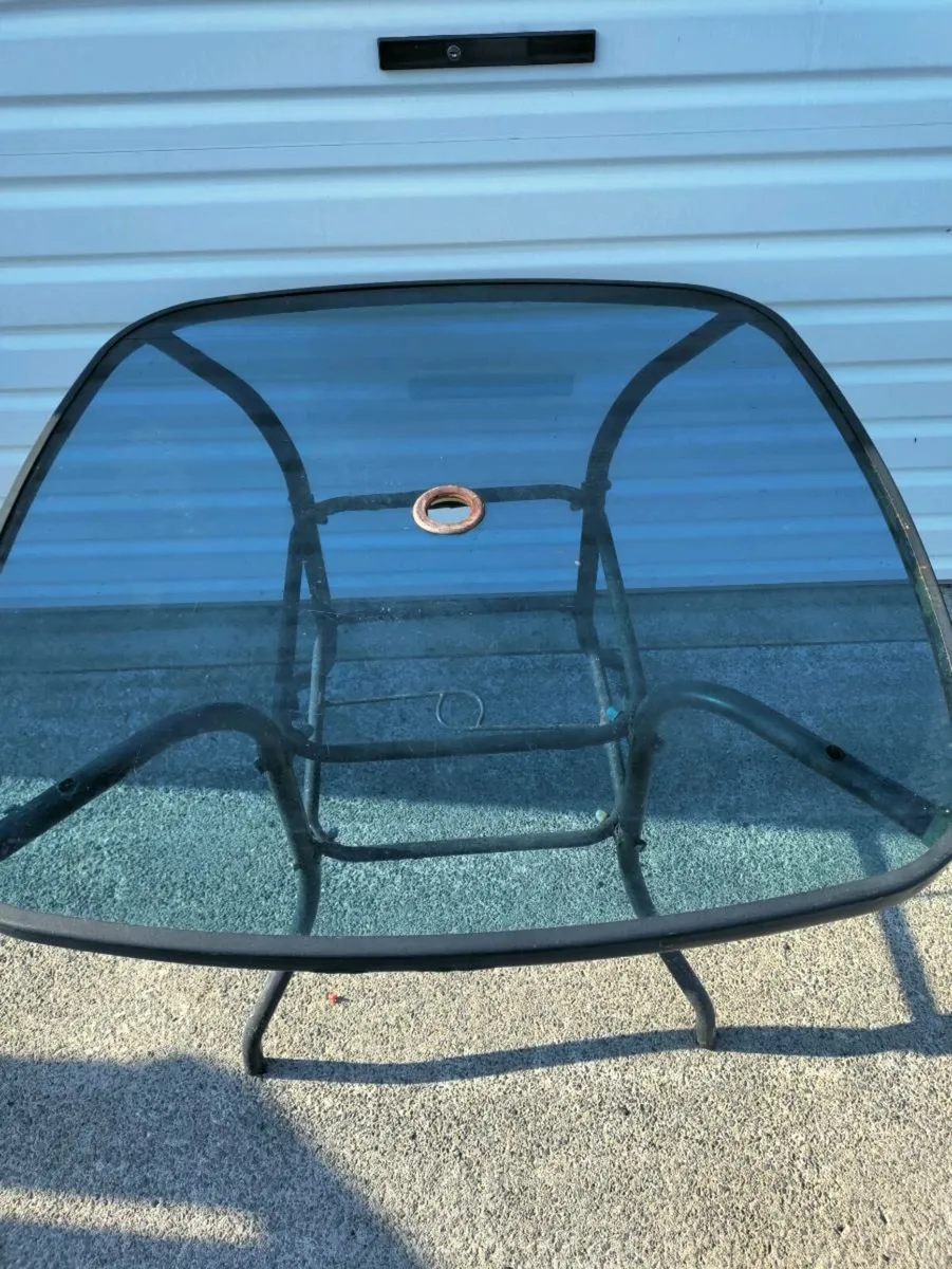 Patio table - Image 1