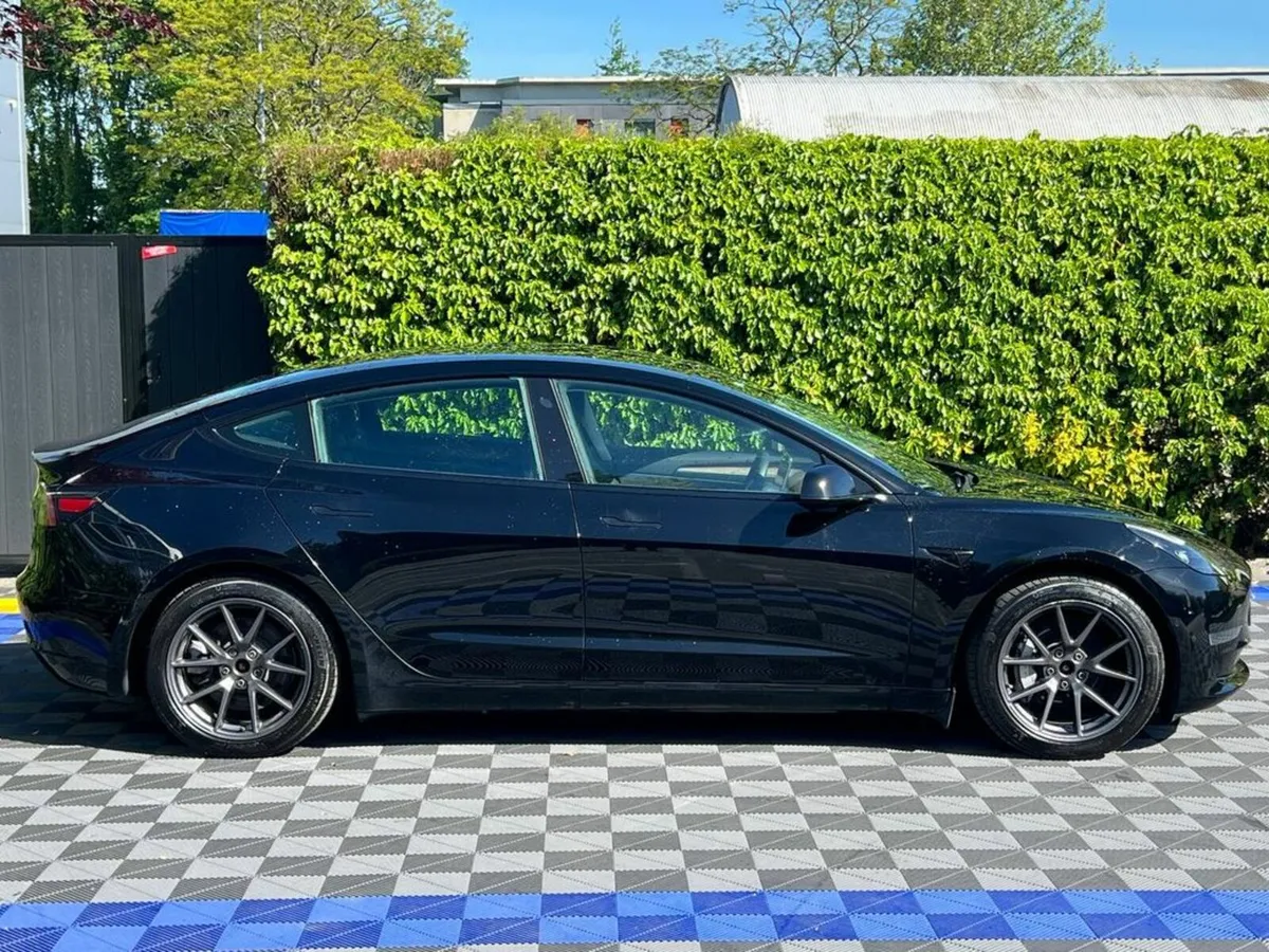 Tesla Model 3 LONG RANGE AWD DUAL MOTOR // AUTOPIL - Image 3
