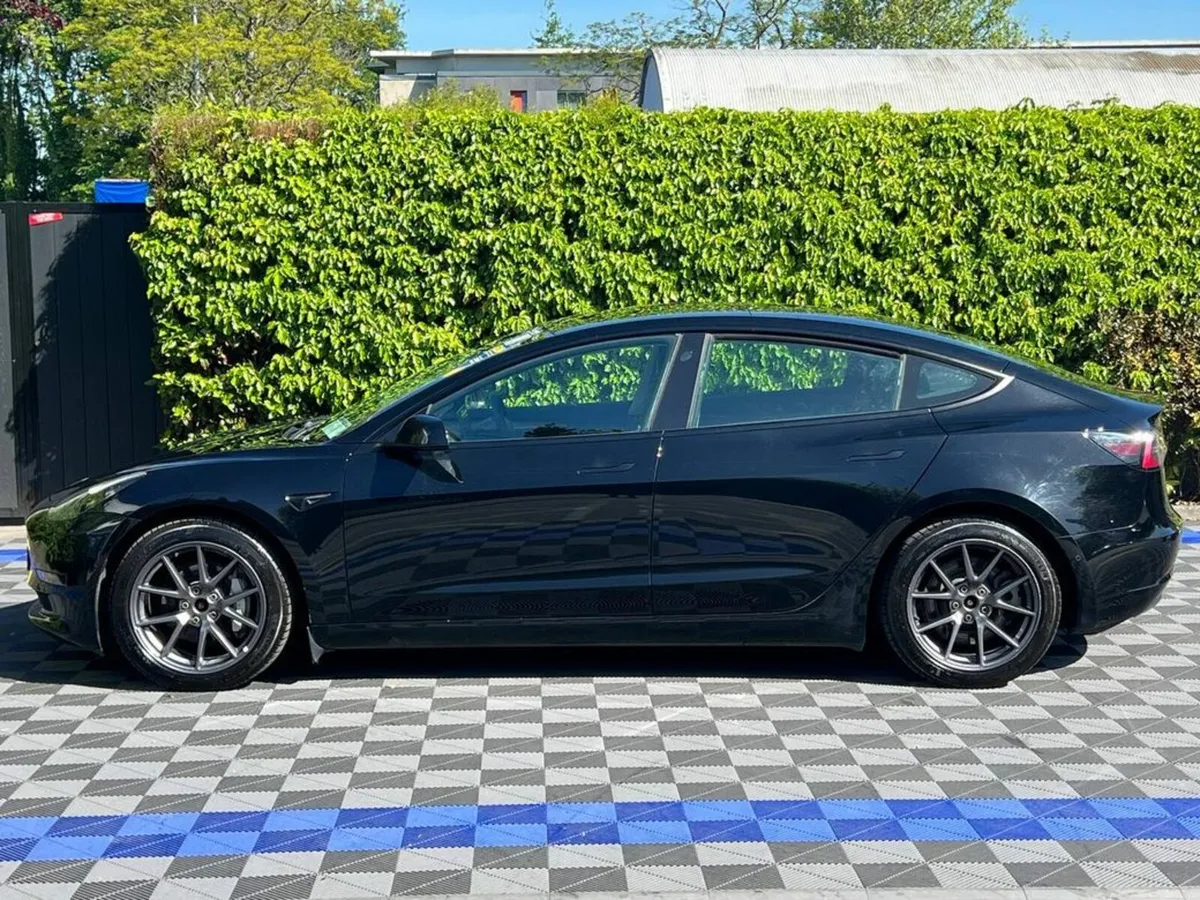 Tesla Model 3 LONG RANGE AWD DUAL MOTOR // AUTOPIL - Image 4