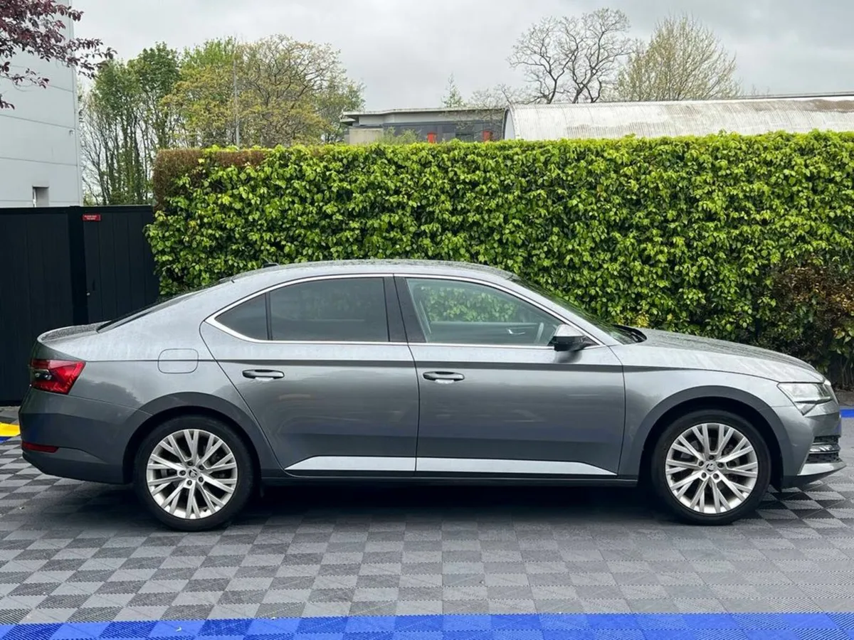 Skoda Superb IV 1.4 PLUG-IN HYBRID 218 BHP AUTO // - Image 2