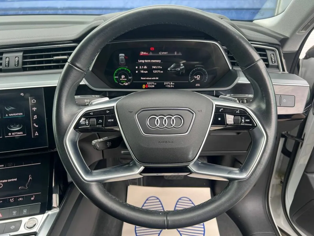 Audi e-tron 50 QUATTRO // VERY LOW MILEAGE - 12, 0 - Image 4