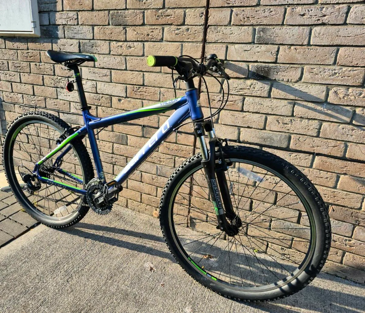 Adults Carrera Valour hybrid bike discount 27.5 - Image 1