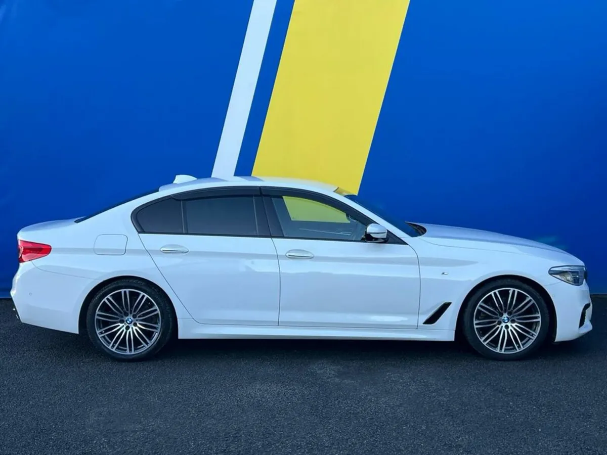 BMW 5-Series 523d M-SPORT 2.0 AUTO // DIGITAL SERV - Image 2