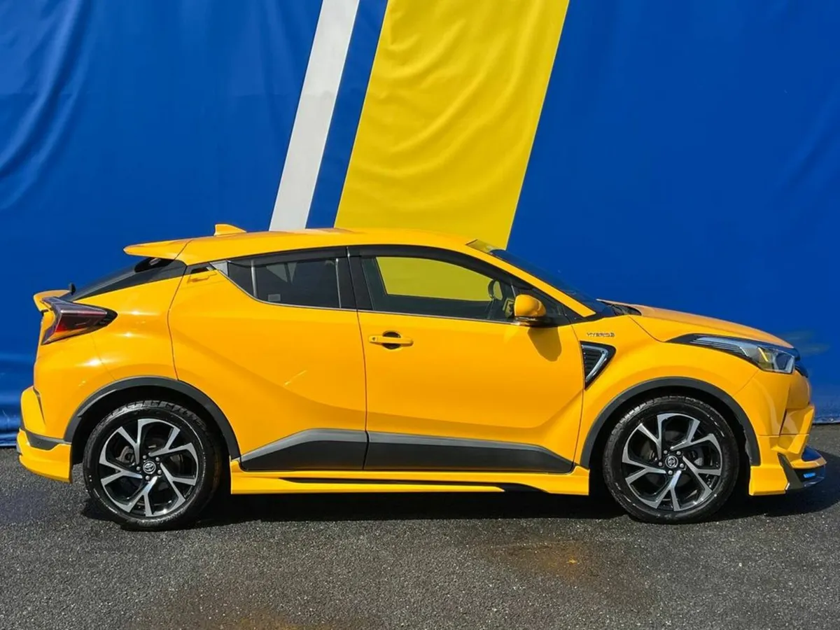 Toyota C-HR MODELLISTA PACK 1.8 HYBRID AUTO // NEW - Image 2