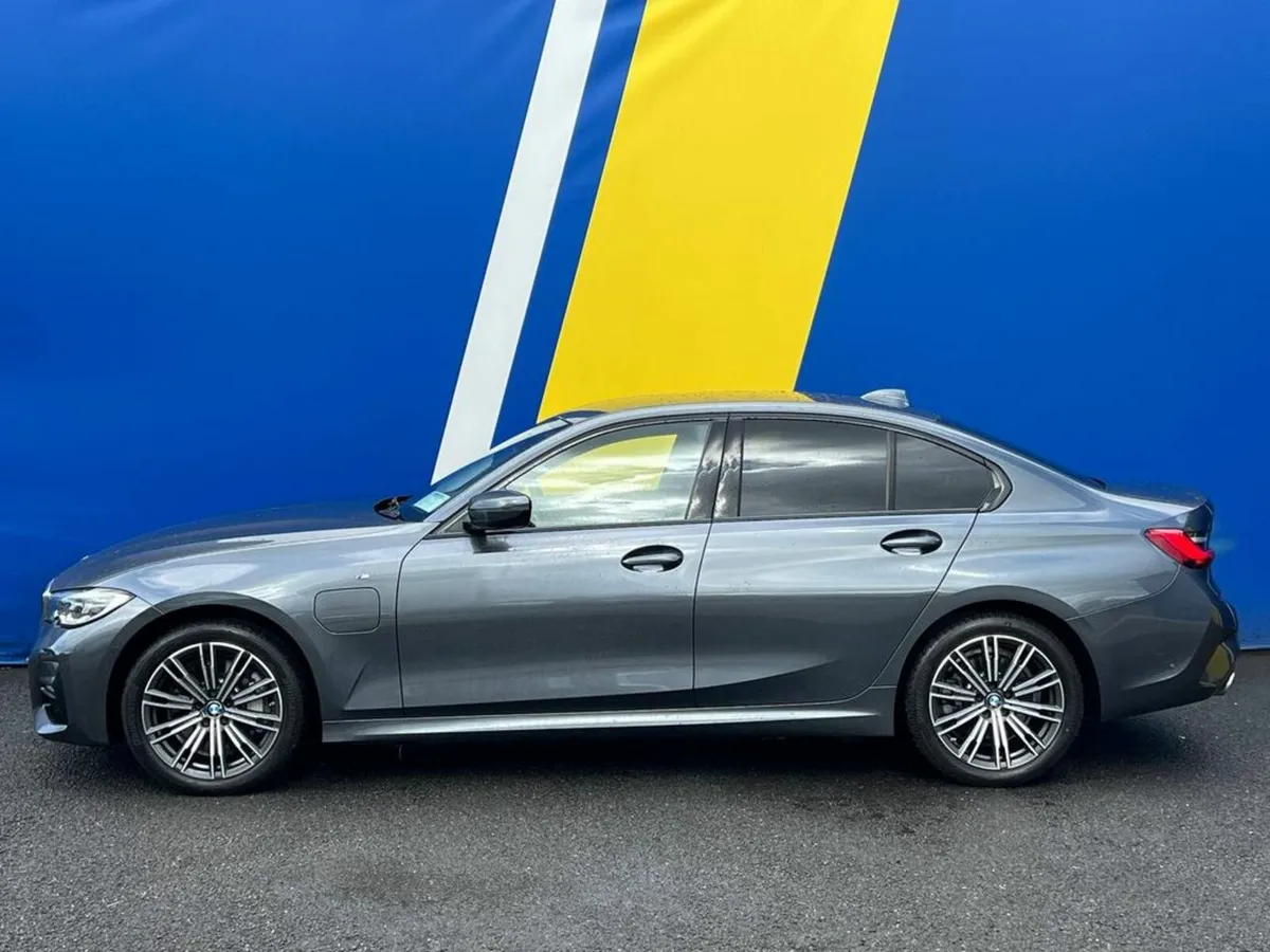 BMW 3-Series 330e M-SPORT 2.0 HYBRID // DIGITAL SE - Image 3