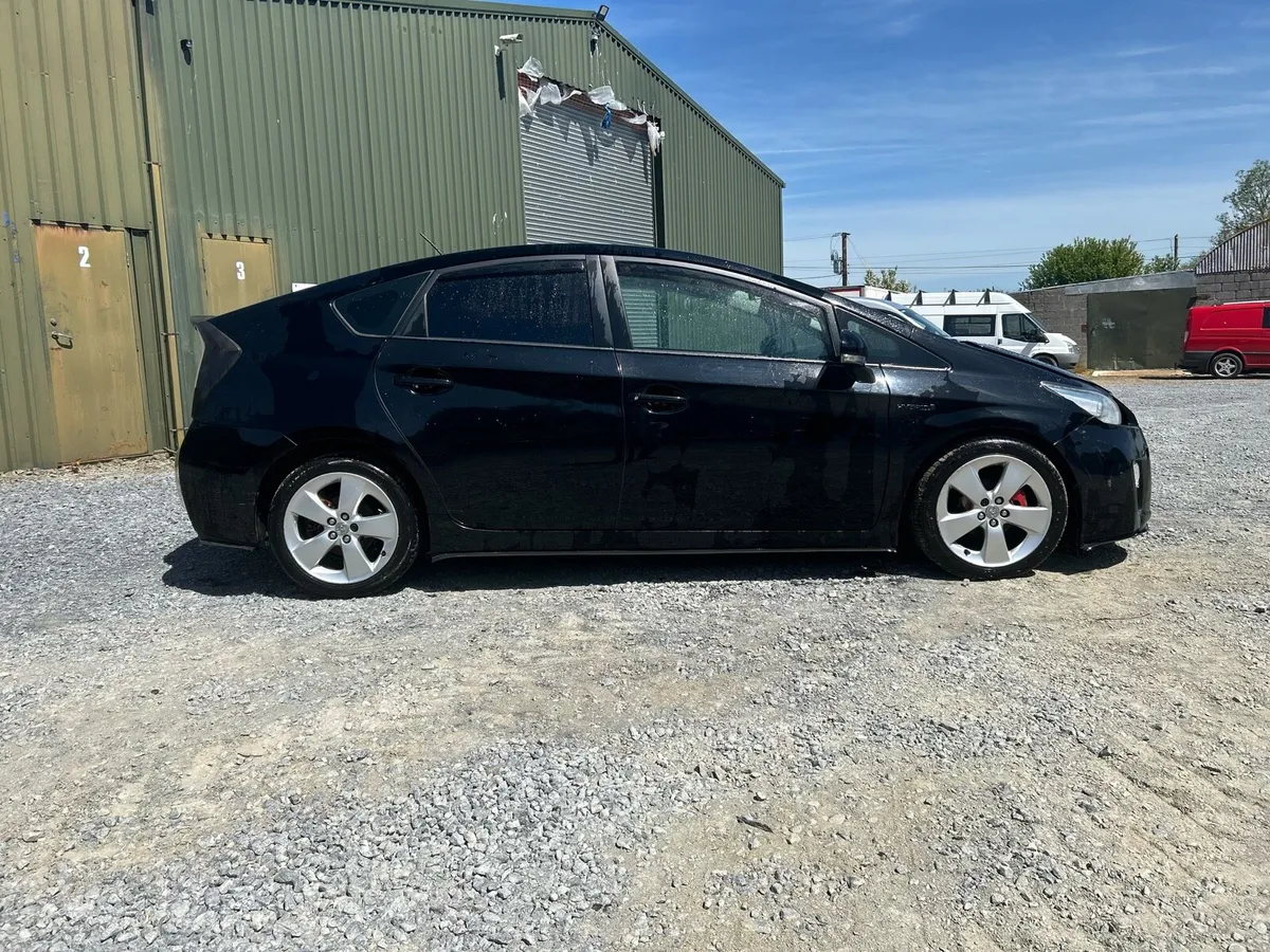 2010 Toyota prius hybrid - Image 3
