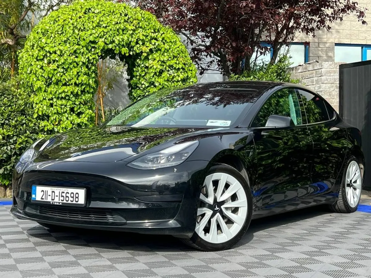 Tesla Model 3 STANDARD RANGE + // PANORAMIC SUNROO - Image 1