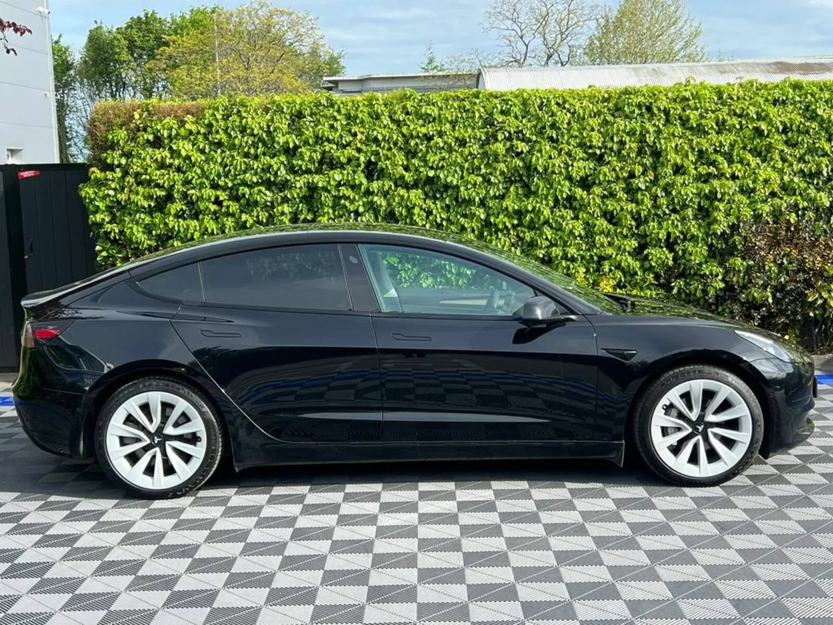 Tesla Model 3 STANDARD RANGE + // PANORAMIC SUNROO - Image 3