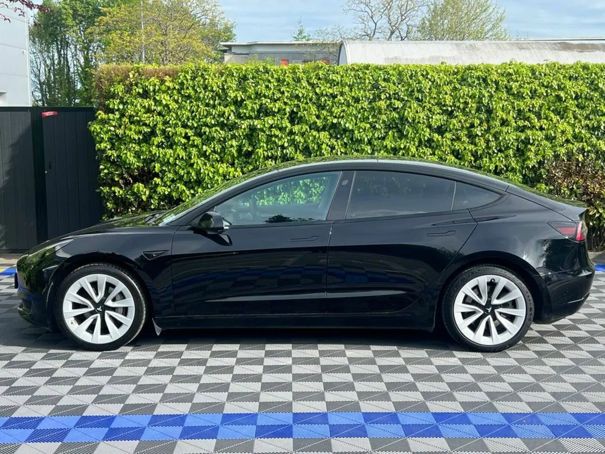 Tesla Model 3 STANDARD RANGE + // PANORAMIC SUNROO - Image 4